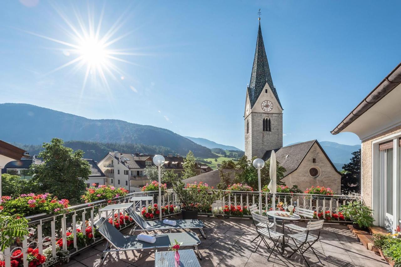 Hotel Weisse Lilie - B&B Rio di Pusteria Exteriör bild