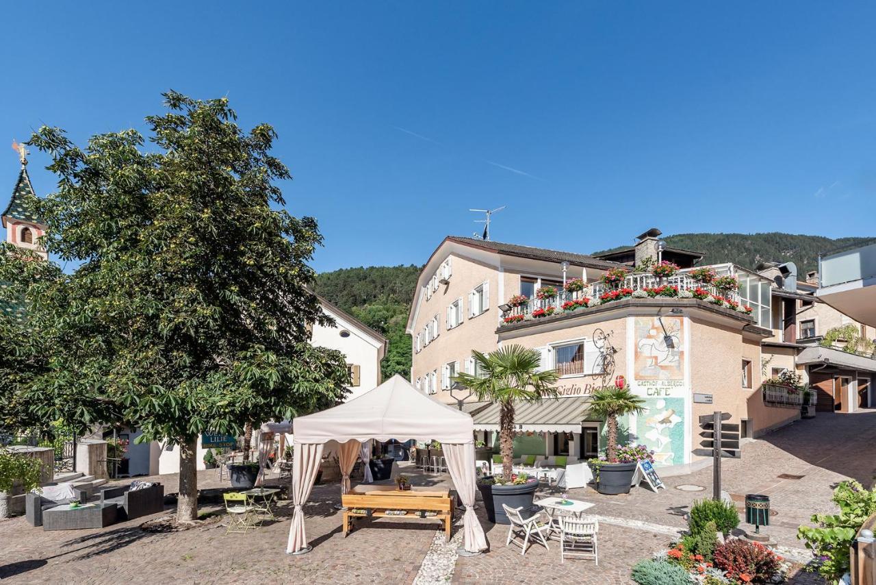 Hotel Weisse Lilie - B&B Rio di Pusteria Exteriör bild