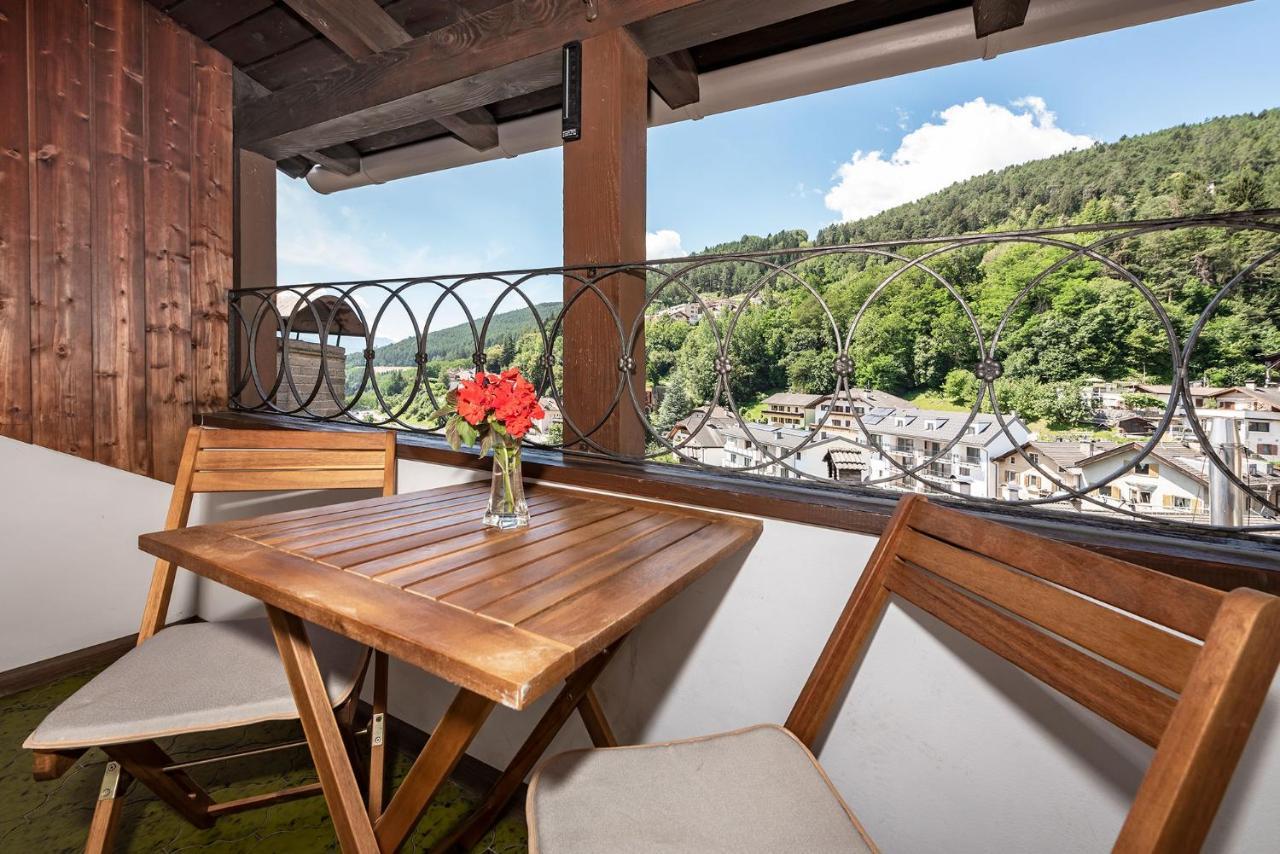 Hotel Weisse Lilie - B&B Rio di Pusteria Exteriör bild