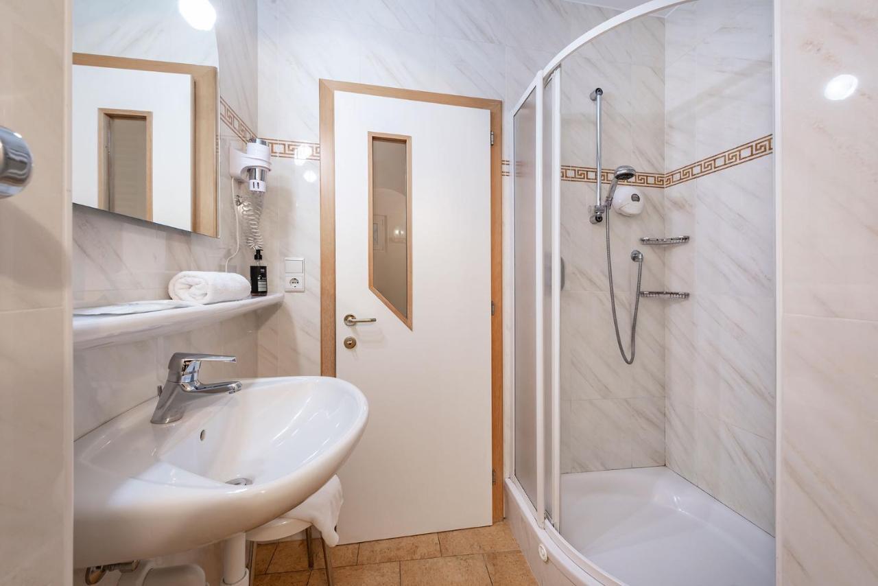 Hotel Weisse Lilie - B&B Rio di Pusteria Exteriör bild