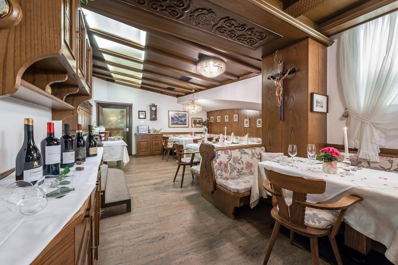 Hotel Weisse Lilie - B&B Rio di Pusteria Exteriör bild