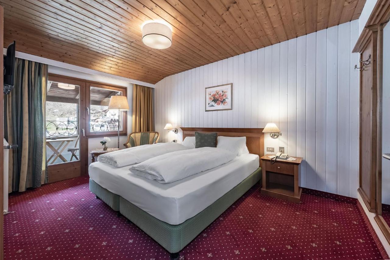 Hotel Weisse Lilie - B&B Rio di Pusteria Exteriör bild