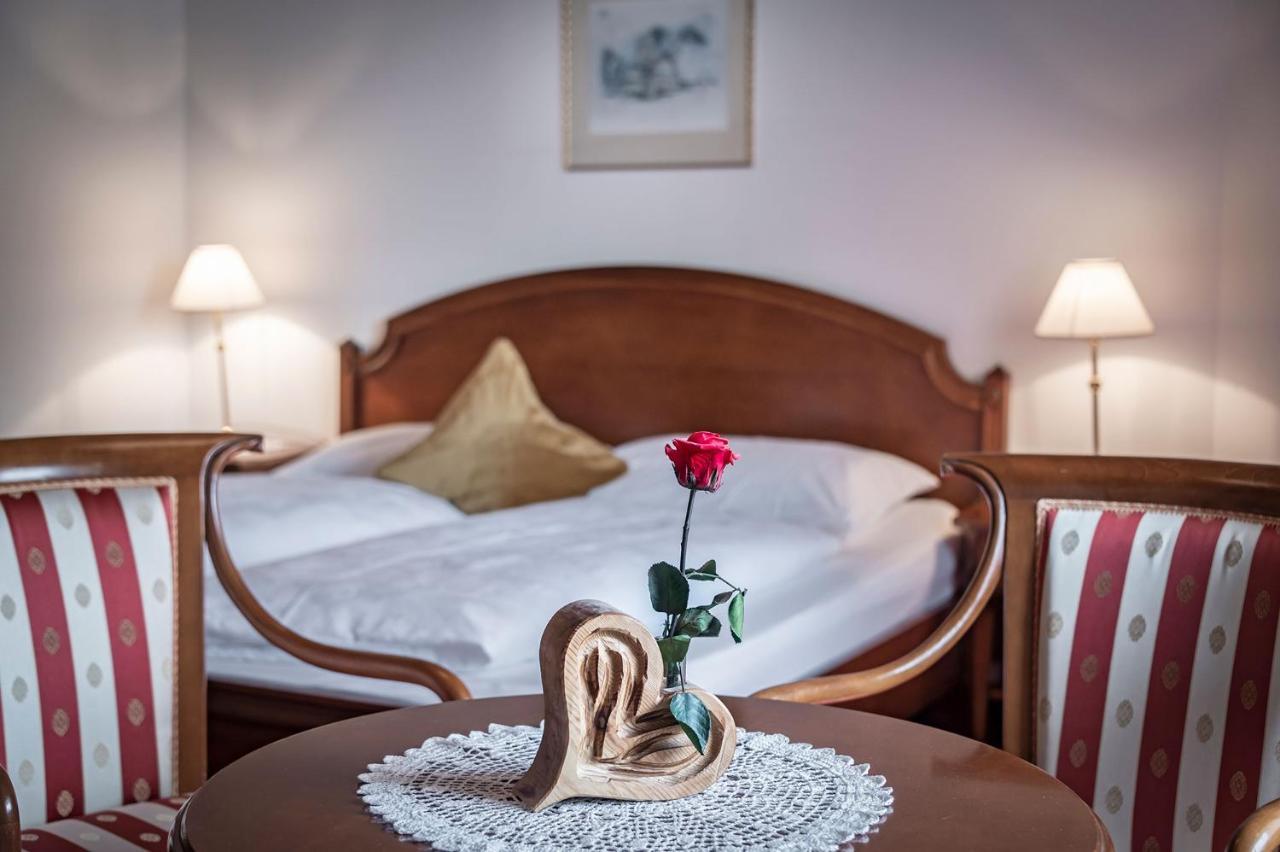 Hotel Weisse Lilie - B&B Rio di Pusteria Exteriör bild