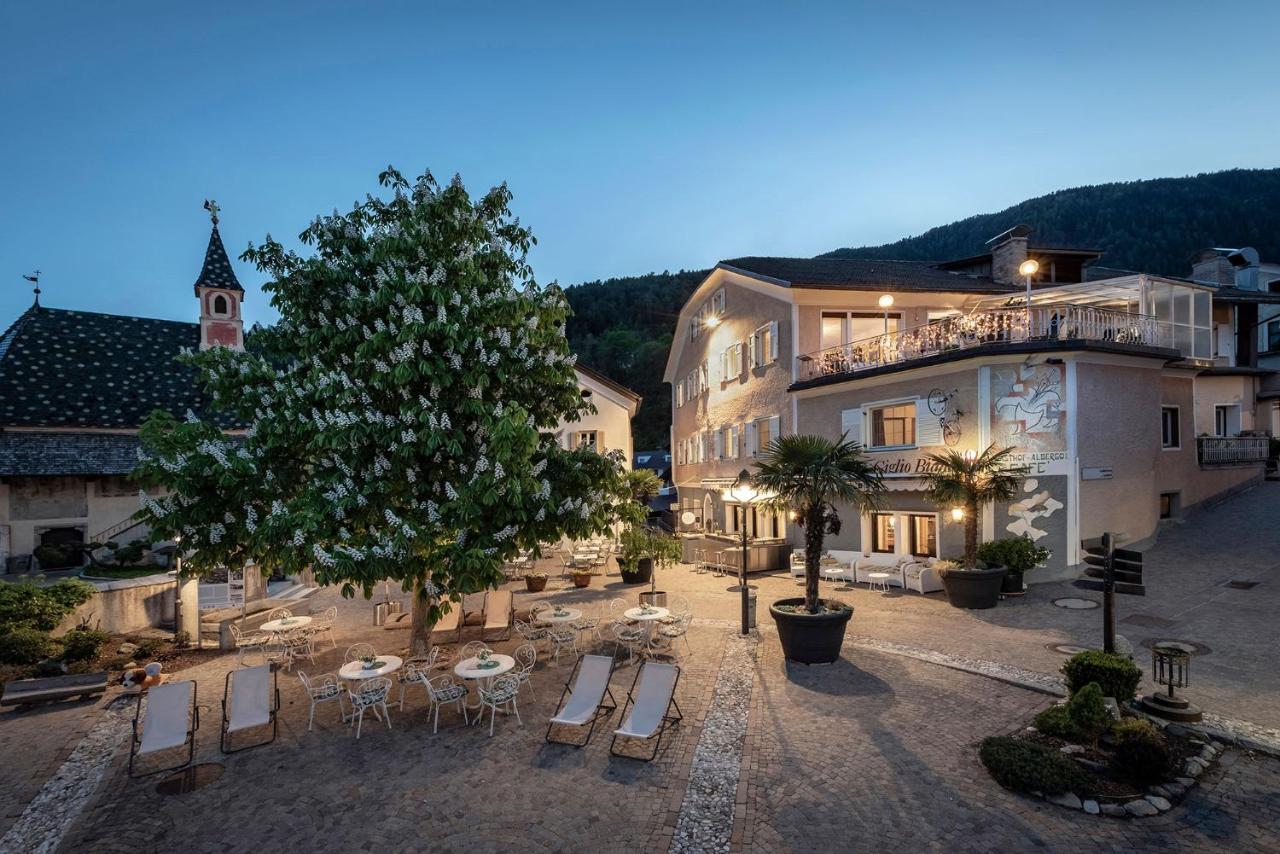 Hotel Weisse Lilie - B&B Rio di Pusteria Exteriör bild
